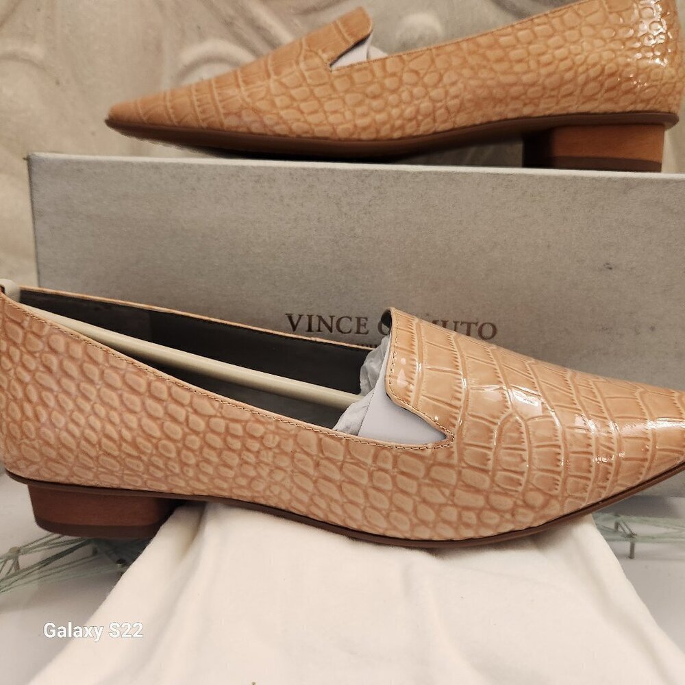 Vince Camuto "Kikie" cream puff patent Croco loafers. NIB. Size 8.5